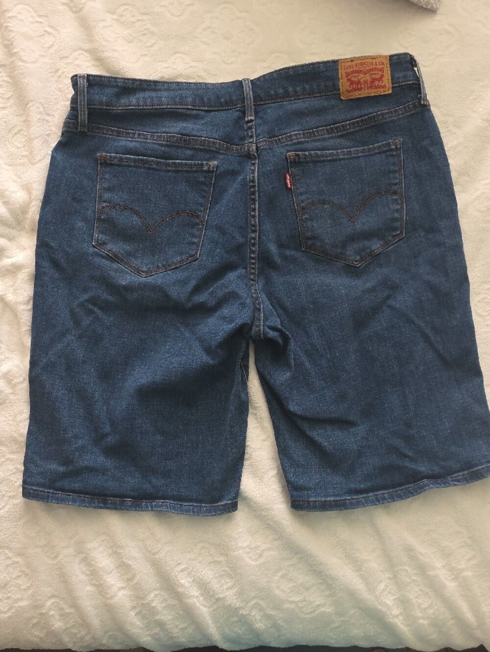 Levi's Classic Dark Blue Denim Jean Shorts - Picture 3 of 3
